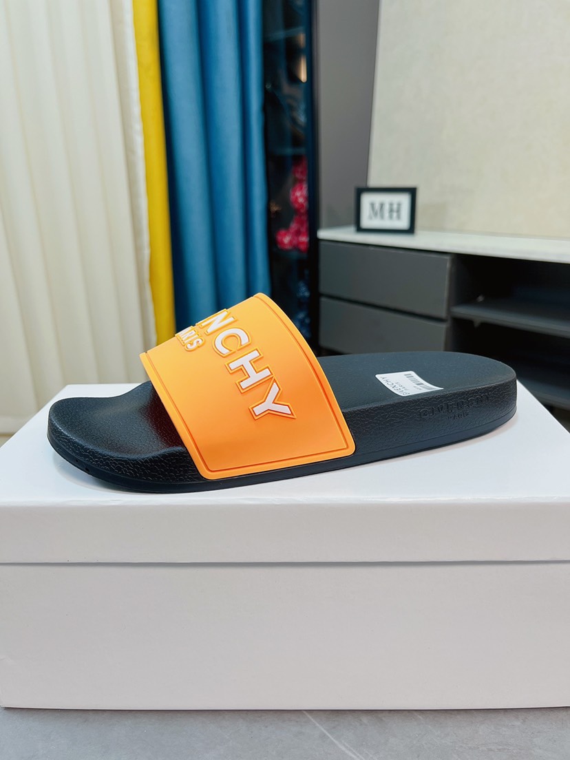 H0  GIVENCHY 纪梵希 Givenchy 男士休闲拖鞋⚠️⚠，一字拖 穿脱方便，鞋面品牌logo装饰，交叉胶条，奢华尊贵，厚实松软大底，潮爆了，上脚舒适帅气，38-44