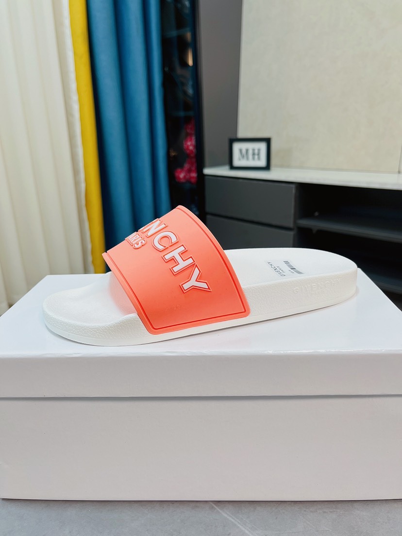 H0  GIVENCHY 纪梵希 Givenchy 男士休闲拖鞋⚠️⚠，一字拖 穿脱方便，鞋面品牌logo装饰，交叉胶条，奢华尊贵，厚实松软大底，潮爆了，上脚舒适帅气，38-44