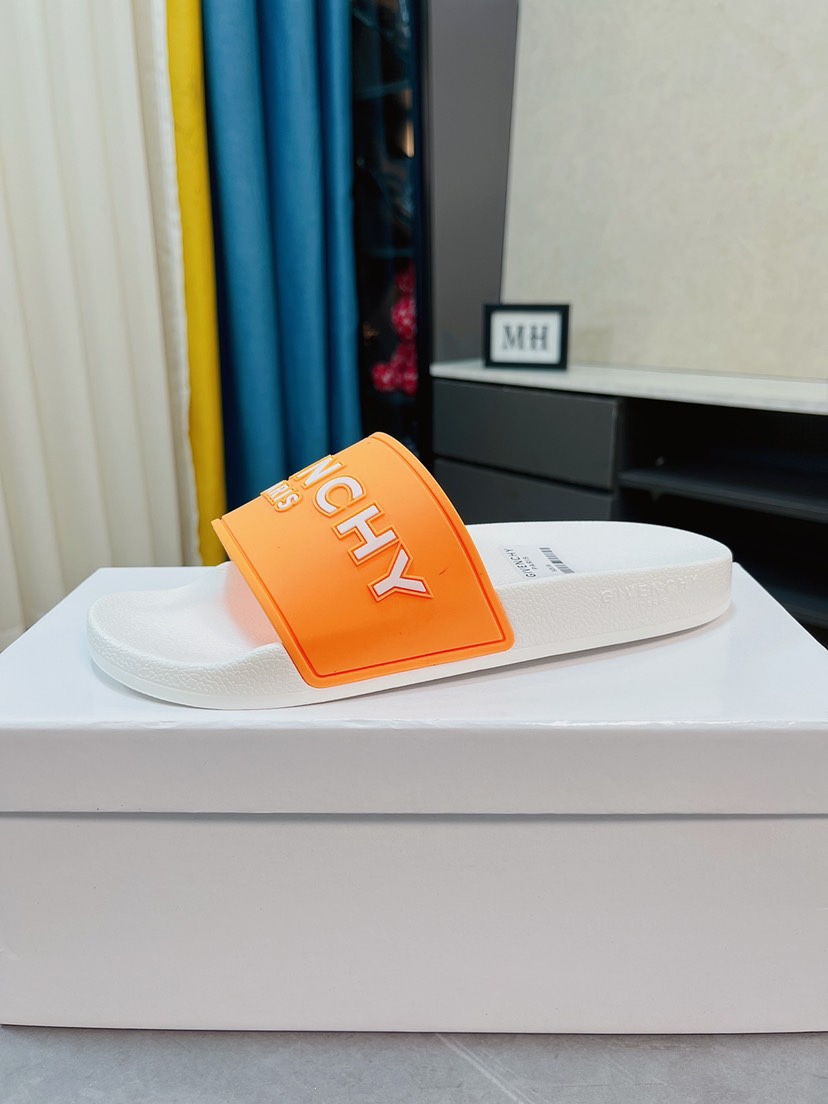 H0  GIVENCHY 纪梵希 Givenchy 男士休闲拖鞋⚠️⚠，一字拖 穿脱方便，鞋面品牌logo装饰，交叉胶条，奢华尊贵，厚实松软大底，潮爆了，上脚舒适帅气，38-44