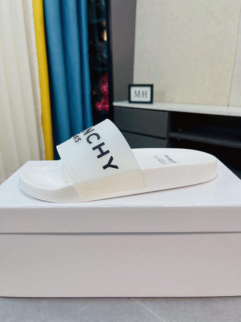 H0  GIVENCHY 纪梵希 Givenchy 男士休闲拖鞋⚠️⚠，一字拖 穿脱方便，鞋面品牌logo装饰，交叉胶条，奢华尊贵，厚实松软大底，潮爆了，上脚舒适帅气，38-44