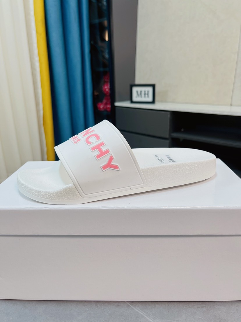 H0  GIVENCHY 纪梵希 Givenchy 男士休闲拖鞋⚠️⚠，一字拖 穿脱方便，鞋面品牌logo装饰，交叉胶条，奢华尊贵，厚实松软大底，潮爆了，上脚舒适帅气，38-44