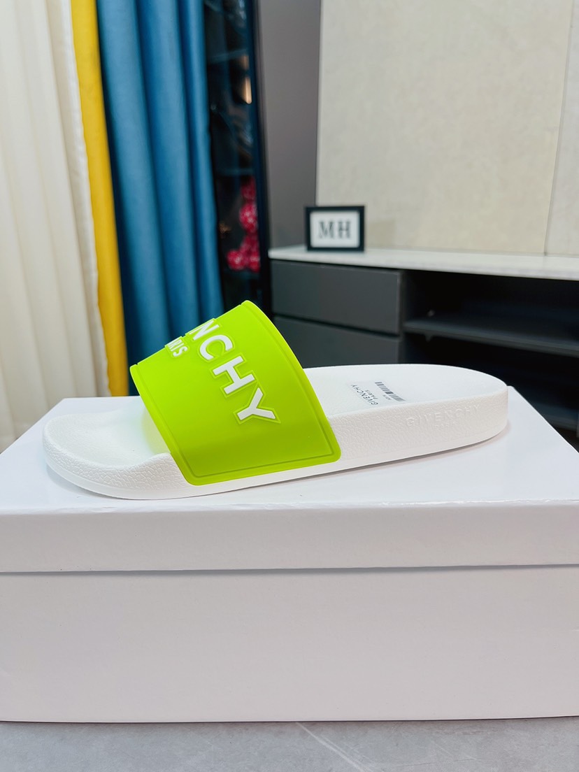 H0  GIVENCHY 纪梵希 Givenchy 男士休闲拖鞋⚠️⚠，一字拖 穿脱方便，鞋面品牌logo装饰，交叉胶条，奢华尊贵，厚实松软大底，潮爆了，上脚舒适帅气，38-44