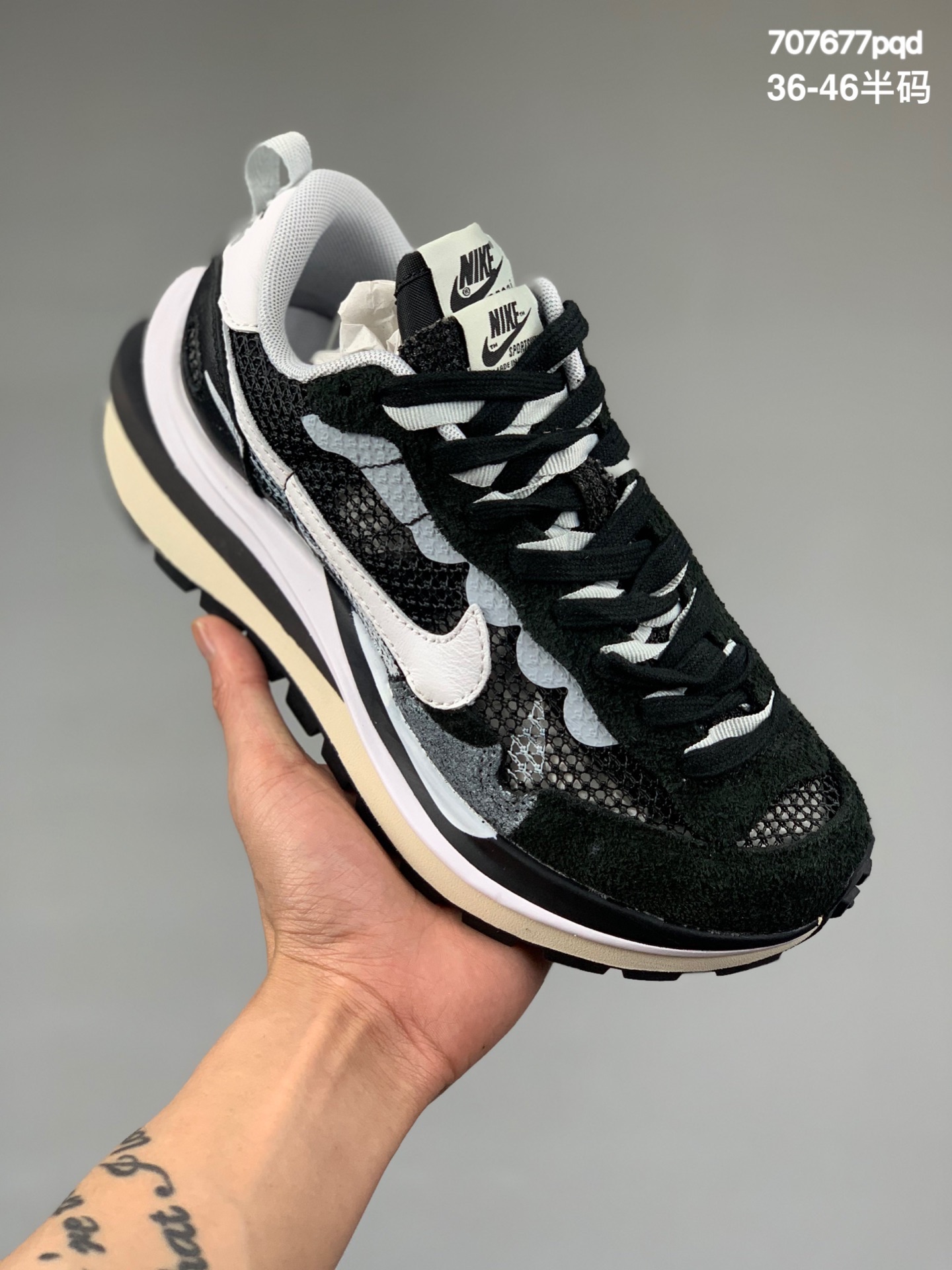 本地
耐克Sacai X NIKe regasus vaporrly SP 华夫双勾三代3.0走秀 鞋身材质由翻毛皮和透气网布共同打造。熟悉的解构手法、重叠Swoosh、双重鞋舌、鞋带以及后跟SACAI字体都悉数保留，最大亮点在于，本次鞋底变本加厉，层数更多!简直和巴黎世家的TripleS有一拼，增高效果妥妥的 .CV1363-700尺码：36-46半码
编码：707677pqd