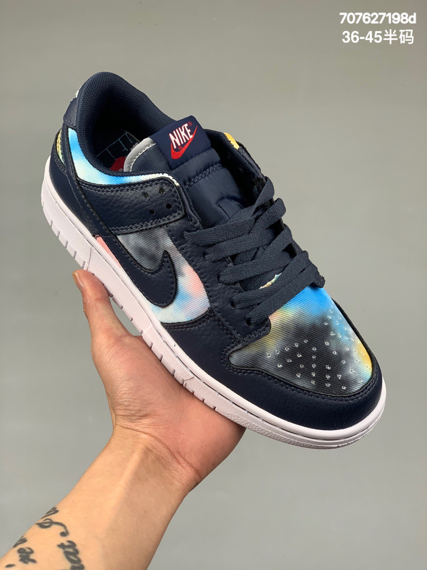 本地
NK Dunk Low 低帮运动休闲板鞋 
货号：DM0108-002 
尺码：36 36.5 37.5 38 38.5 3  40 40.5 41 42 42.5 43 44 44.5 45
编号：707627198d