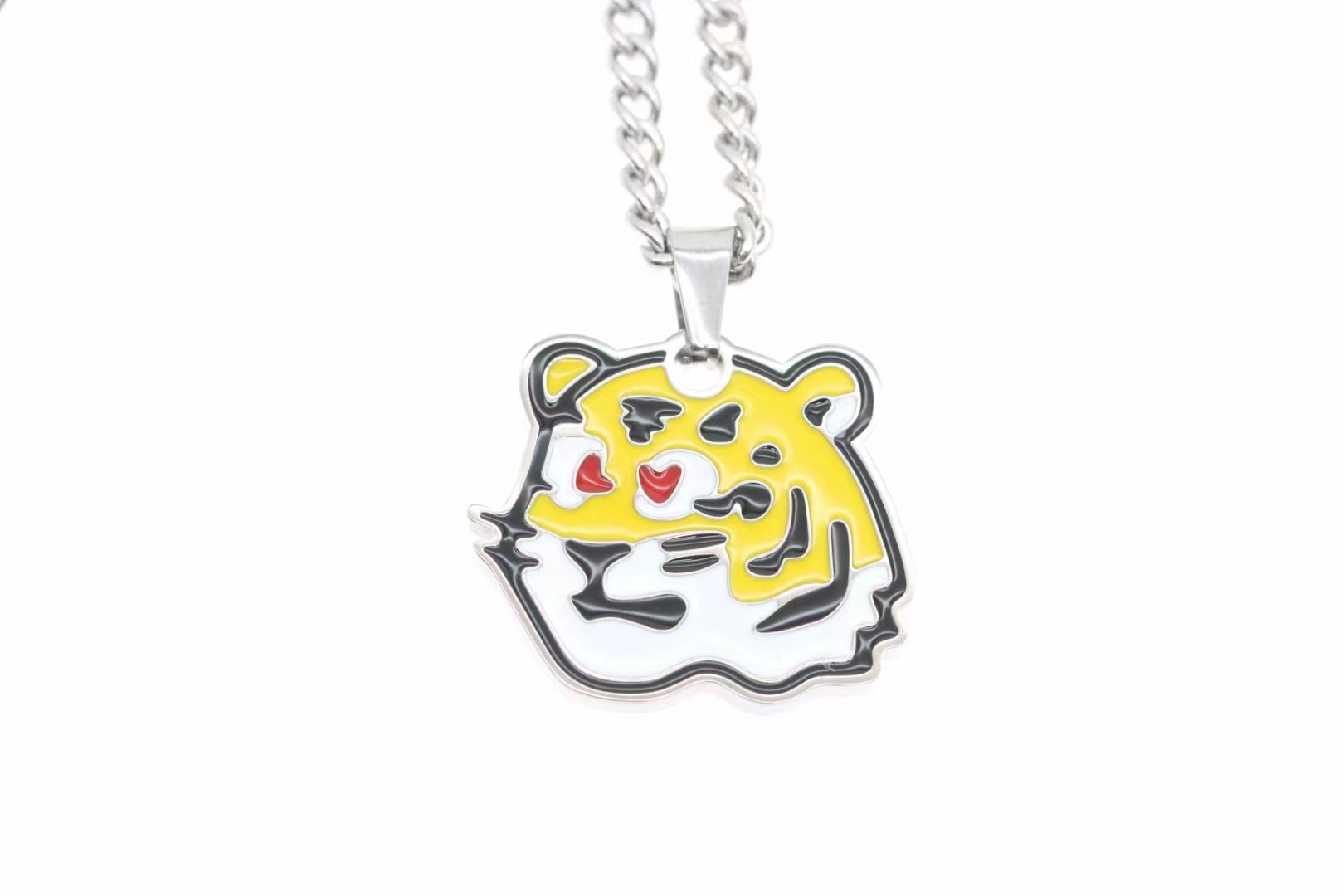 NO:103526,The new product of Louvier Edden # Love Tiger Heart Men's Chain Duck Pendant neckline makes the duck-shaped image in the Louis Vuitton x Nigo series into a handmade enamel face pendant. It is embellished with the LV Made logo and the LV letters. It is suitable for matching with the same series tie, head and scarf.,Lv necklace,louis vuitton,louis vuitton,necklace,ties19860909路威易登#新品 爱虎心头男项士链 Duck 吊坠项将链路易威登 x Nigo 合系作列中的鸭形子象打为造手工珐琅面饰吊坠.以 LV Made 标识与 LV 字饰母件为点缀.适搭合配同列系领带、包饰头和巾.,Lv项链,louis vuitton,louis vuitton,necklace,ties,Jewelry