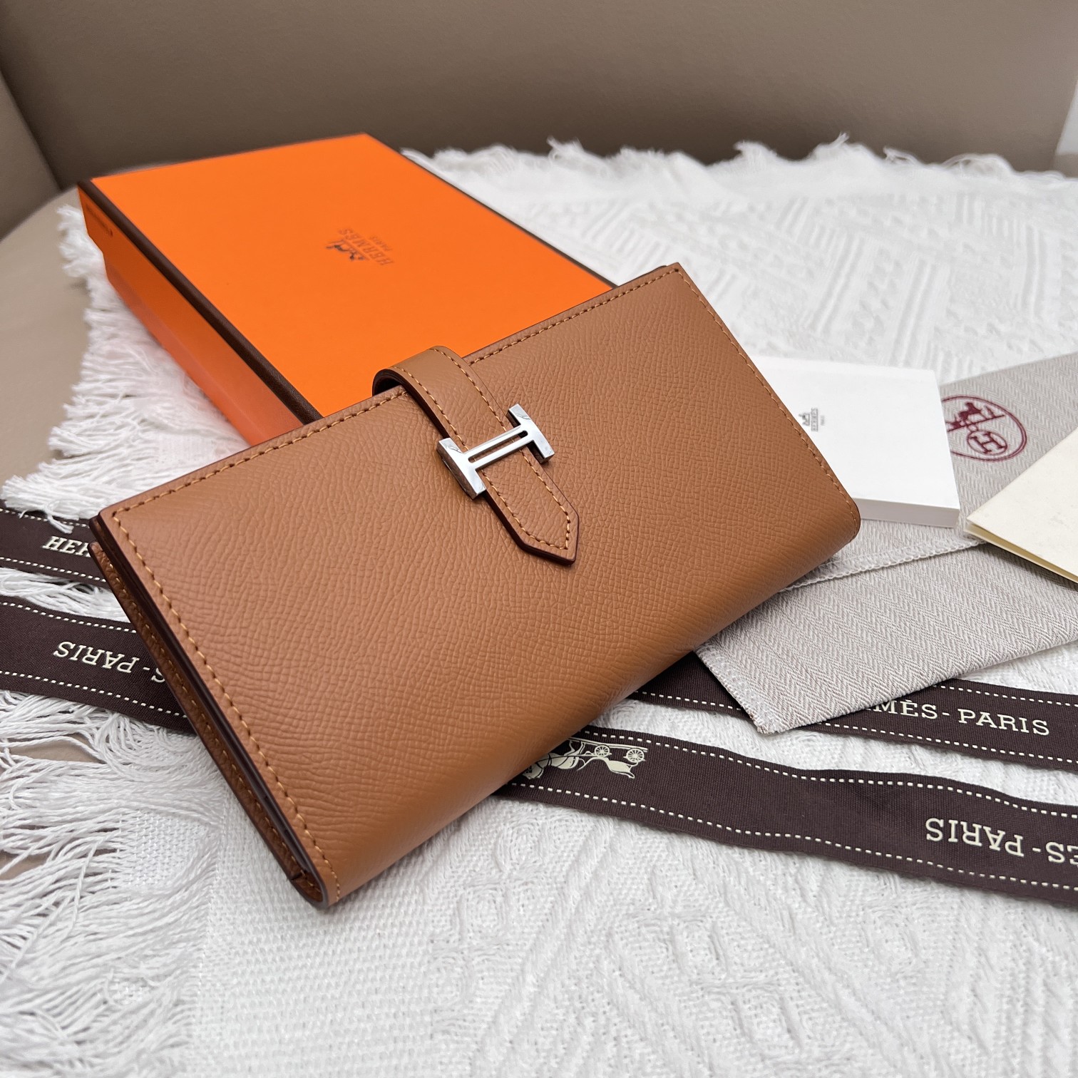 愛馬仕 レザー内ラウンドファスナー財布 - 新作・多彩なカラー展開