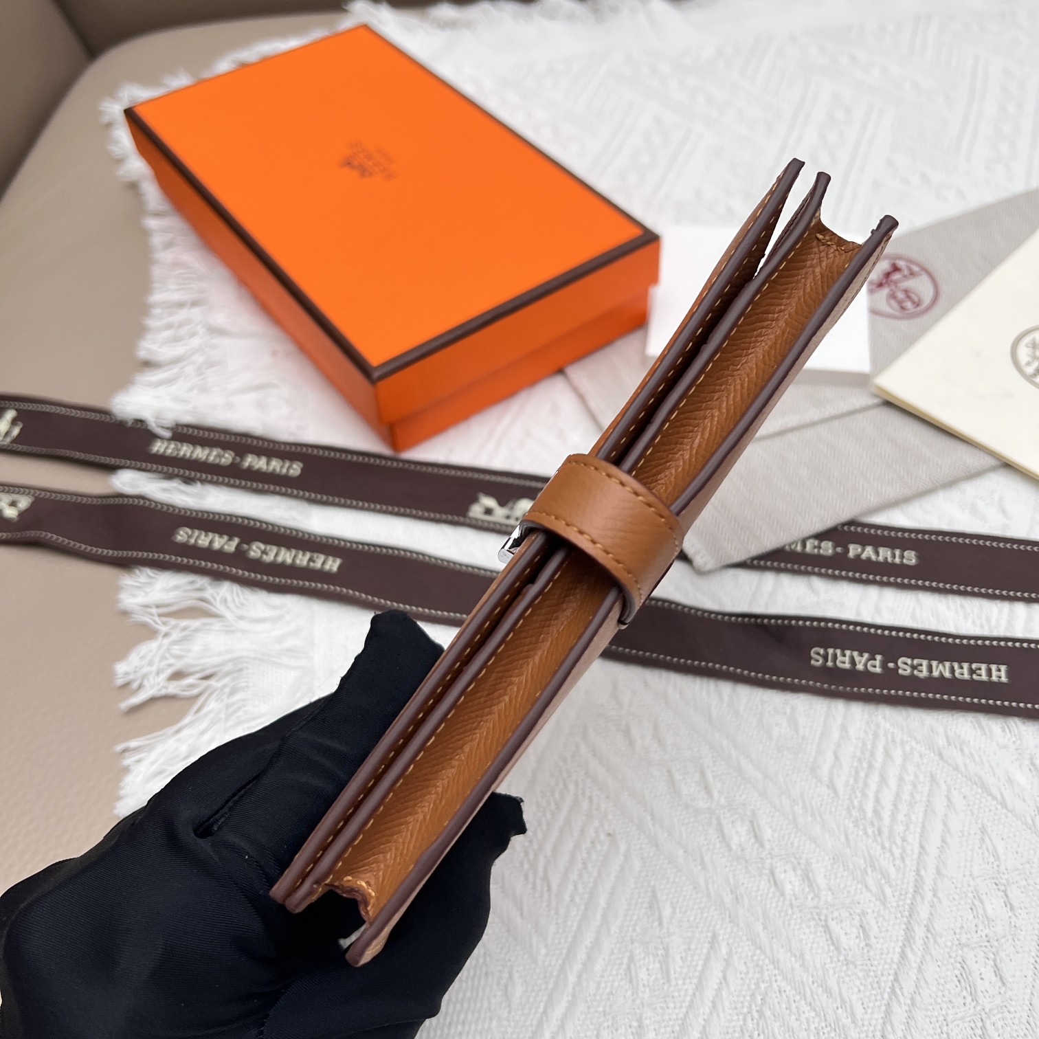 愛馬仕 レザー内ラウンドファスナー財布 - 新作・多彩なカラー展開