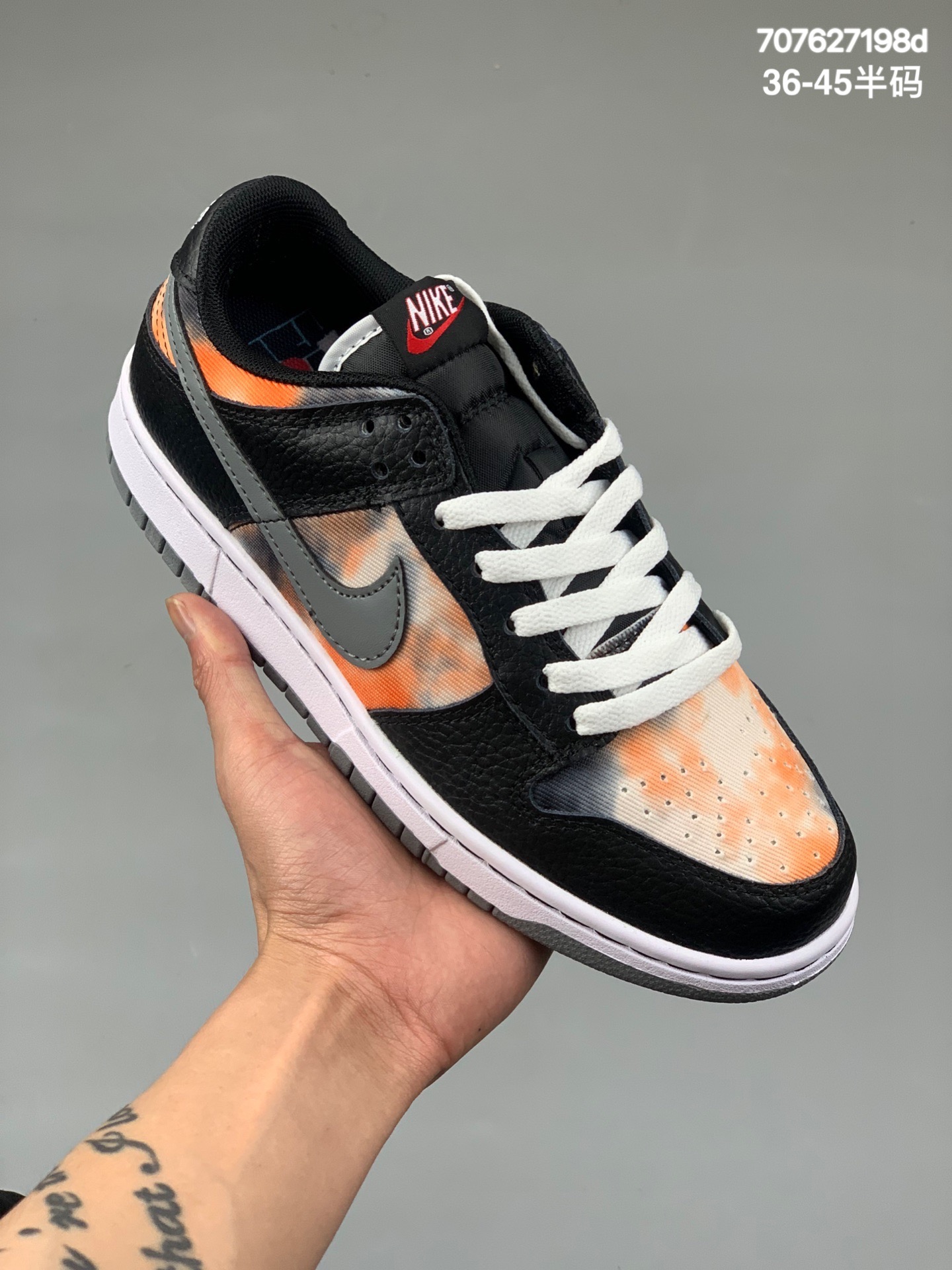 本地
NK Dunk Low 低帮运动休闲板鞋 
货号：DM0108-002 
尺码：36 36.5 37.5 38 38.5 3  40 40.5 41 42 42.5 43 44 44.5 45
编号：707627198d