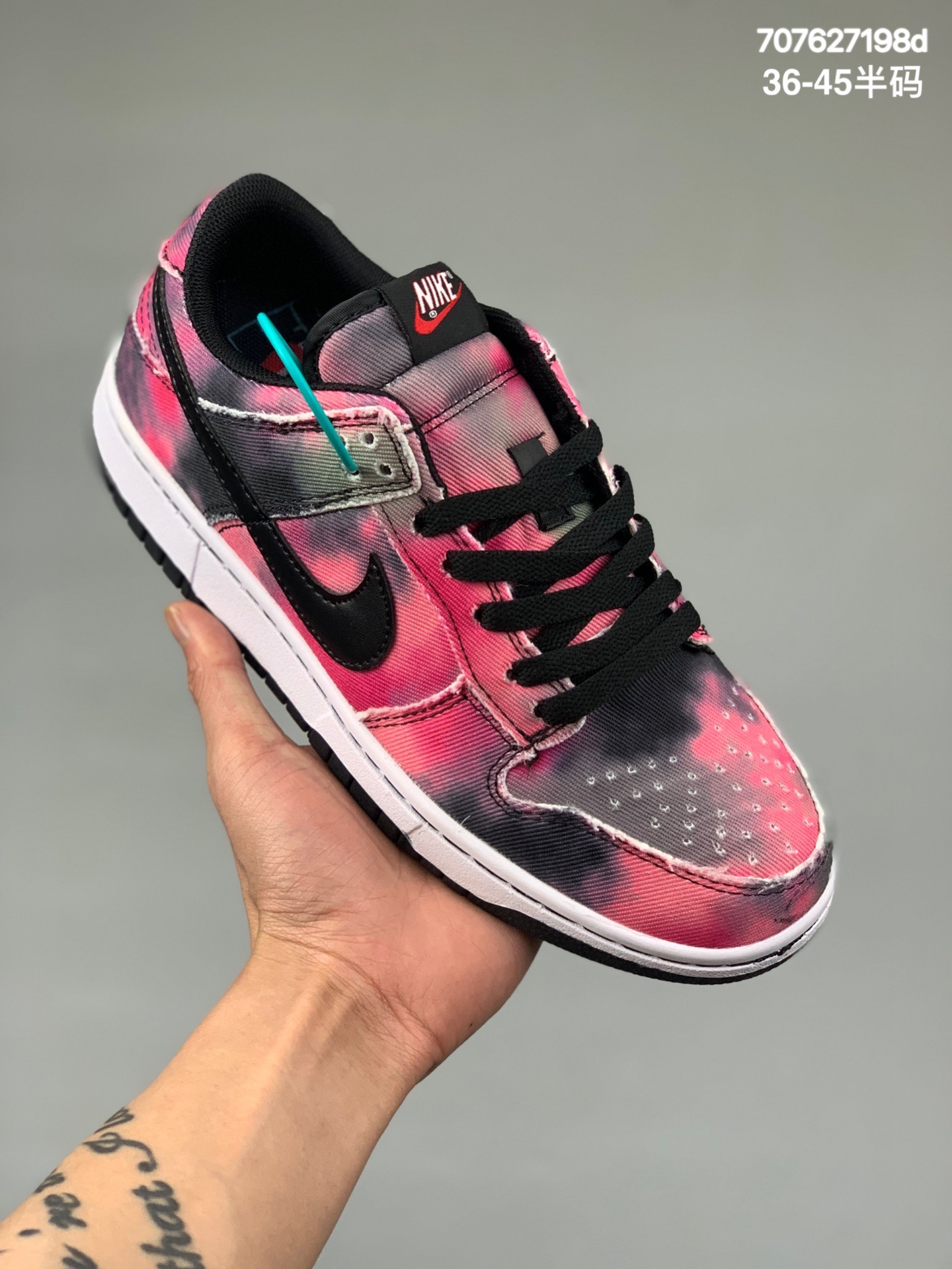 本地
NK Dunk Low 低帮运动休闲板鞋 
货号：DM0108-002 
尺码：36 36.5 37.5 38 38.5 3  40 40.5 41 42 42.5 43 44 44.5 45
编号：707627198d