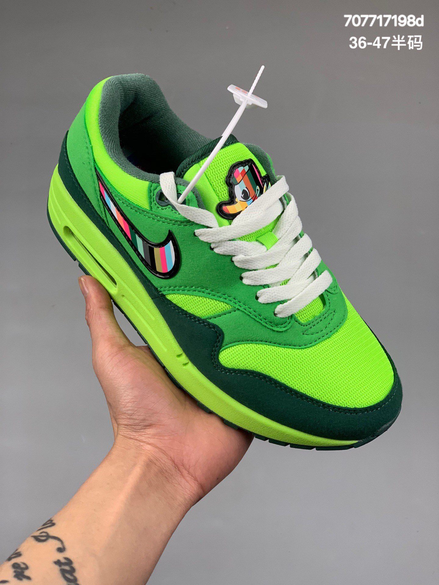 本地
耐克Nike Air Max 1 UO  俄勒冈鸭队 初代复古气垫百搭休闲运动慢跑鞋  复古小气垫史上第一双可视气垫跑鞋 凭借着 Air max 气垫带来的舒适脚感和鞋面面料上的不断精进 才使得 Air max1在现如今都是复古慢跑鞋的首选
Size：36-47.5半码
编码：707717198d