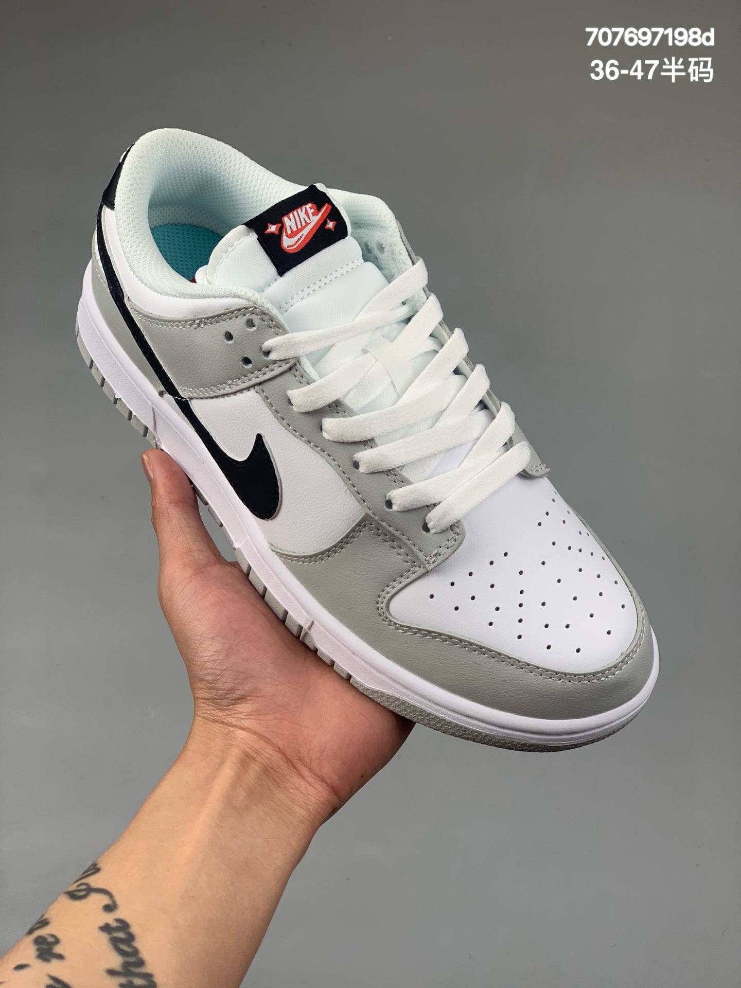 本地
Nike SB Dunk Low 