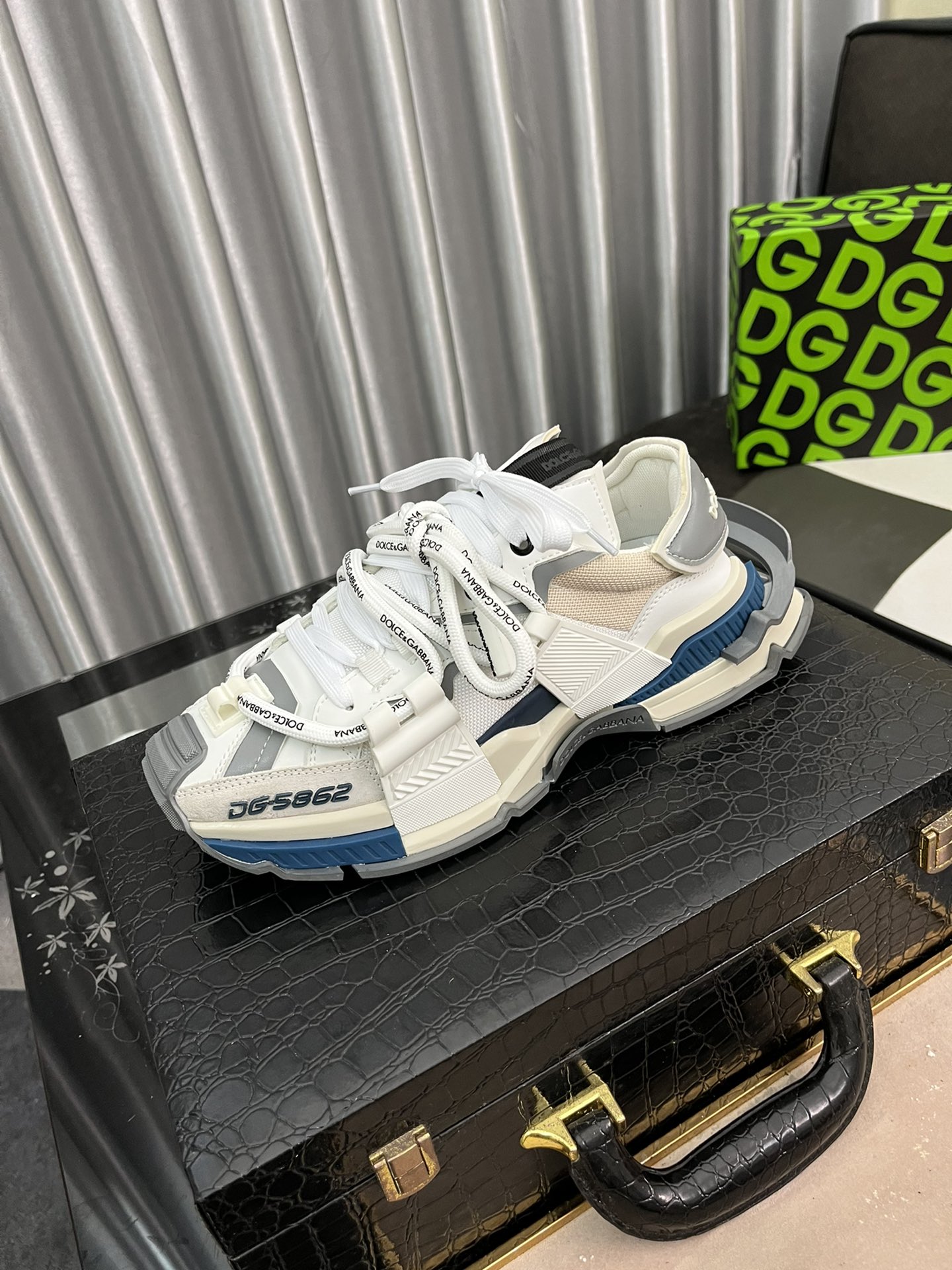 NO:272763,New Dolce & Gabbana/top original single DG heavy industry series, new casual and fashionable shoes have simple and atmospheric styles, fashionable and generous. Original imported calfskin breathable mesh, comfortable sheepskin inner. Exquisite and luxurious, super A-level!  The style comparison counter is genuine, Size38-44, Dolce & Gabbana, cowhide, sheepskin19860909新款Dolce＆Gabbana/顶级原单DG重工系列,新款休闲时尚鞋版型简洁大气,时尚专属时尚又大方.原版进口小牛皮透气网布,舒适的羊皮内里.精致奢华,超A级别！版型对比专柜正品,丝毫不差Size38-44,,Dolce&Gabbana,cowhide,sheepskin,Men's shoes