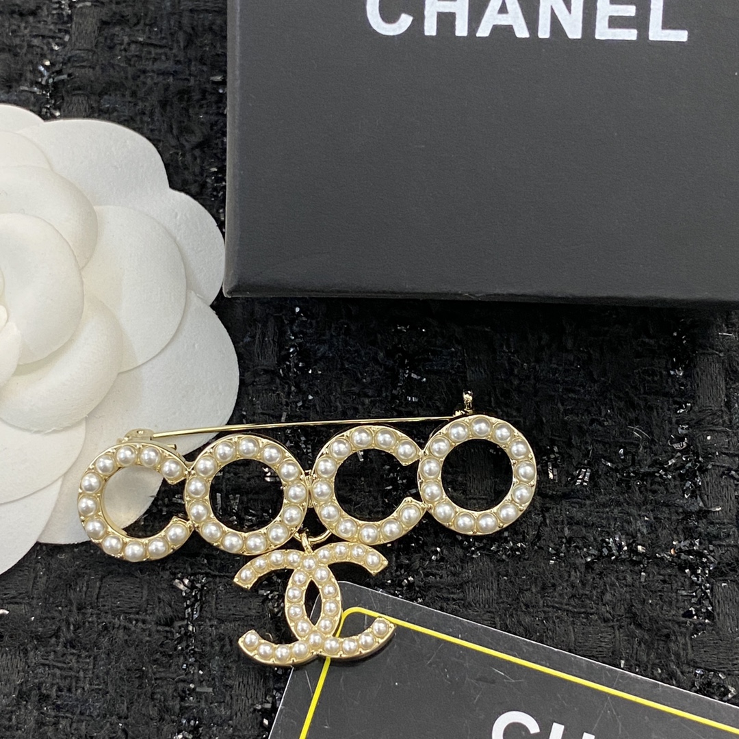 Chanel 小香胸针 款火爆上新