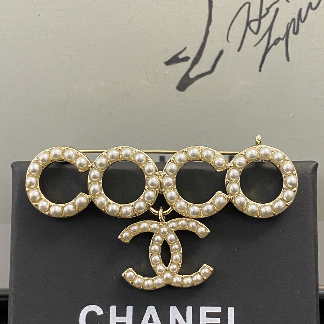 Chanel 小香胸针 款火爆上新