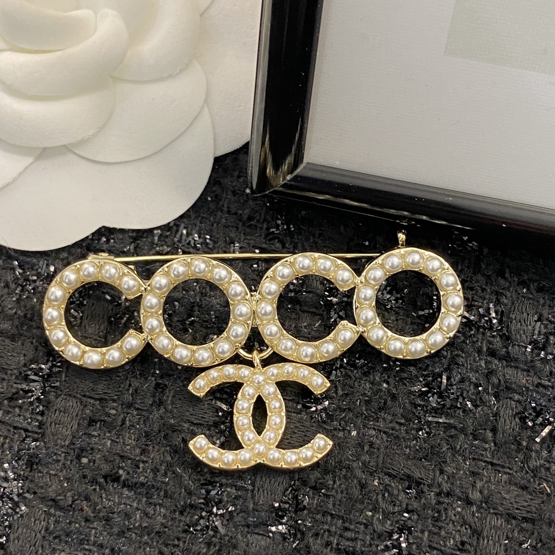 Chanel 小香胸针 款火爆上新