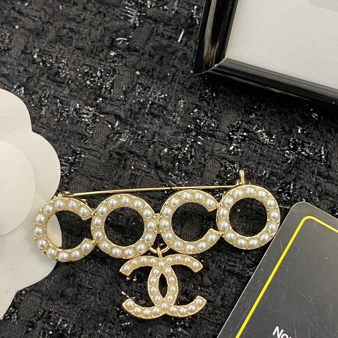 Chanel 小香胸针 款火爆上新