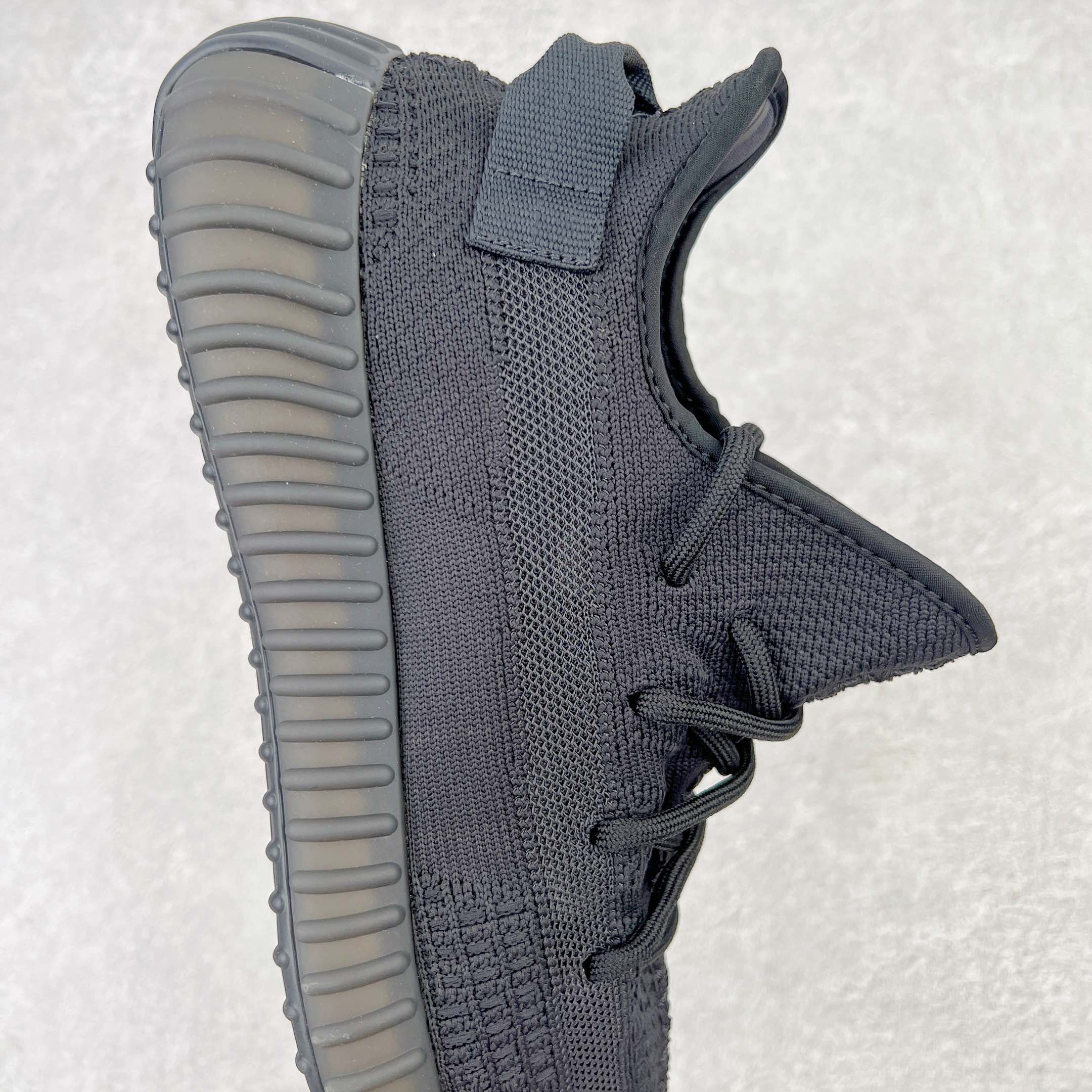 图片[6]-💰200 ＃K版纯原 巴斯夫福利‼Yeezy Boost 350 V2 \”Onyx\” 黑玛瑙 HQ4540 市面中端最王炸版本 lw同源配套打造 全套原楦 原纸版 原鞋开模完美打造 采用辰元飞织鱼丝网原厂面 非进口机台 大底原厂半透明RB巴斯夫满钉大底  原厂东莞百宏3M反光鞋带 质感一致 原厂鑫成新粉原鞋垫 LOGO胶浆印花 钛金针与高士马克线针车精工打造 一切遵循原厂指令单采购同源原材 采购全套原厂进口材料 原纸版 原楦头 一切同源公司 大几率过验 混卖无压力‼️SIZE：36 36.5 37 38 38.5 39 40 40.5 41 42 42.5 43 44 44.5 45 46 47 编码：by2936070-运动鞋