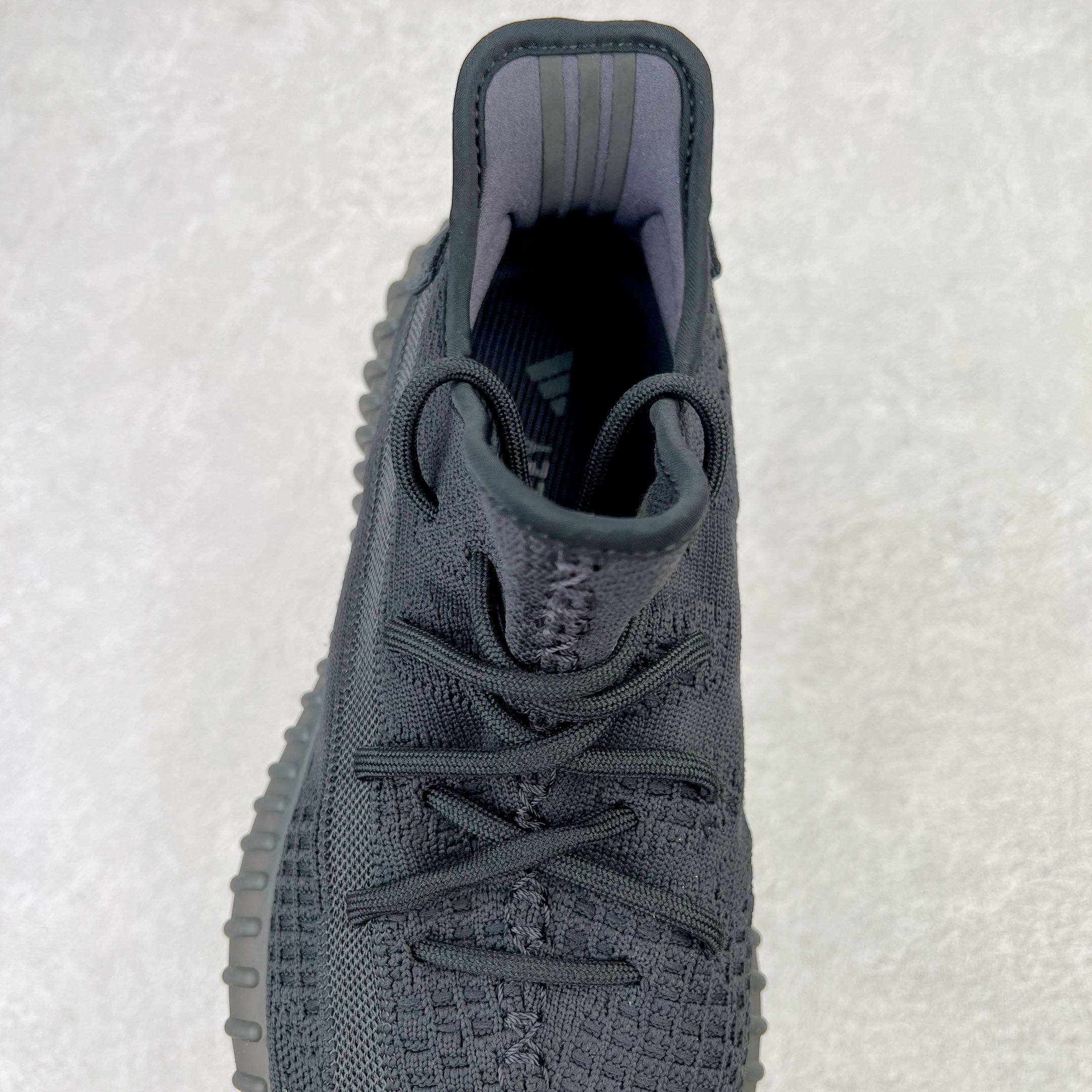 图片[5]-💰200 ＃K版纯原 巴斯夫福利‼Yeezy Boost 350 V2 \”Onyx\” 黑玛瑙 HQ4540 市面中端最王炸版本 lw同源配套打造 全套原楦 原纸版 原鞋开模完美打造 采用辰元飞织鱼丝网原厂面 非进口机台 大底原厂半透明RB巴斯夫满钉大底  原厂东莞百宏3M反光鞋带 质感一致 原厂鑫成新粉原鞋垫 LOGO胶浆印花 钛金针与高士马克线针车精工打造 一切遵循原厂指令单采购同源原材 采购全套原厂进口材料 原纸版 原楦头 一切同源公司 大几率过验 混卖无压力‼️SIZE：36 36.5 37 38 38.5 39 40 40.5 41 42 42.5 43 44 44.5 45 46 47 编码：by2936070-运动鞋