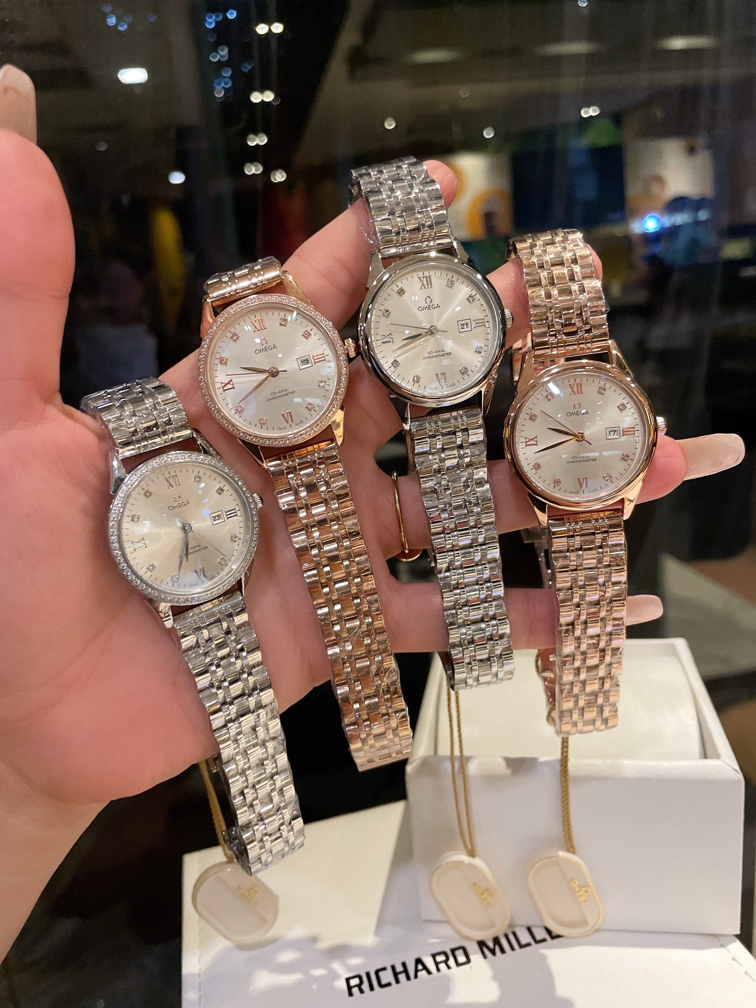 白240金260钢带+20 钻圈+20 欧米茄-OMEGA 👧 👧 女士腕表 进口石英机芯 316L精钢表壳 直径34mm厚8mm💗该款腕表备受女性喜爱,四季衣服搭配,尽显优雅[玫瑰]在不同的场合💒映耀着她们各自的独特个性与迷人风华💃💃💃