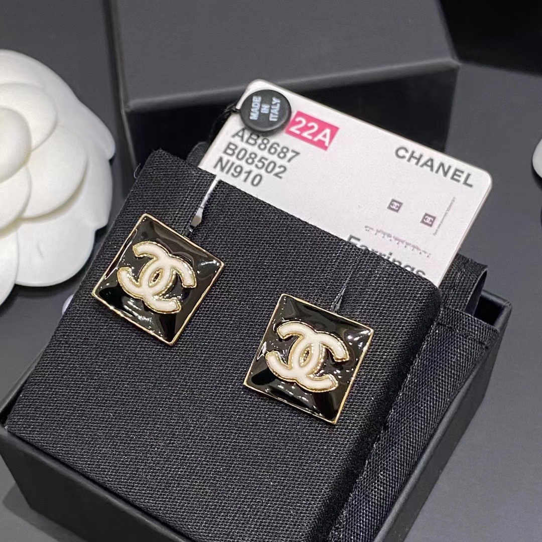 Chanel Chanel 白色方块黑色C//黑方块白C小号正方耳钉