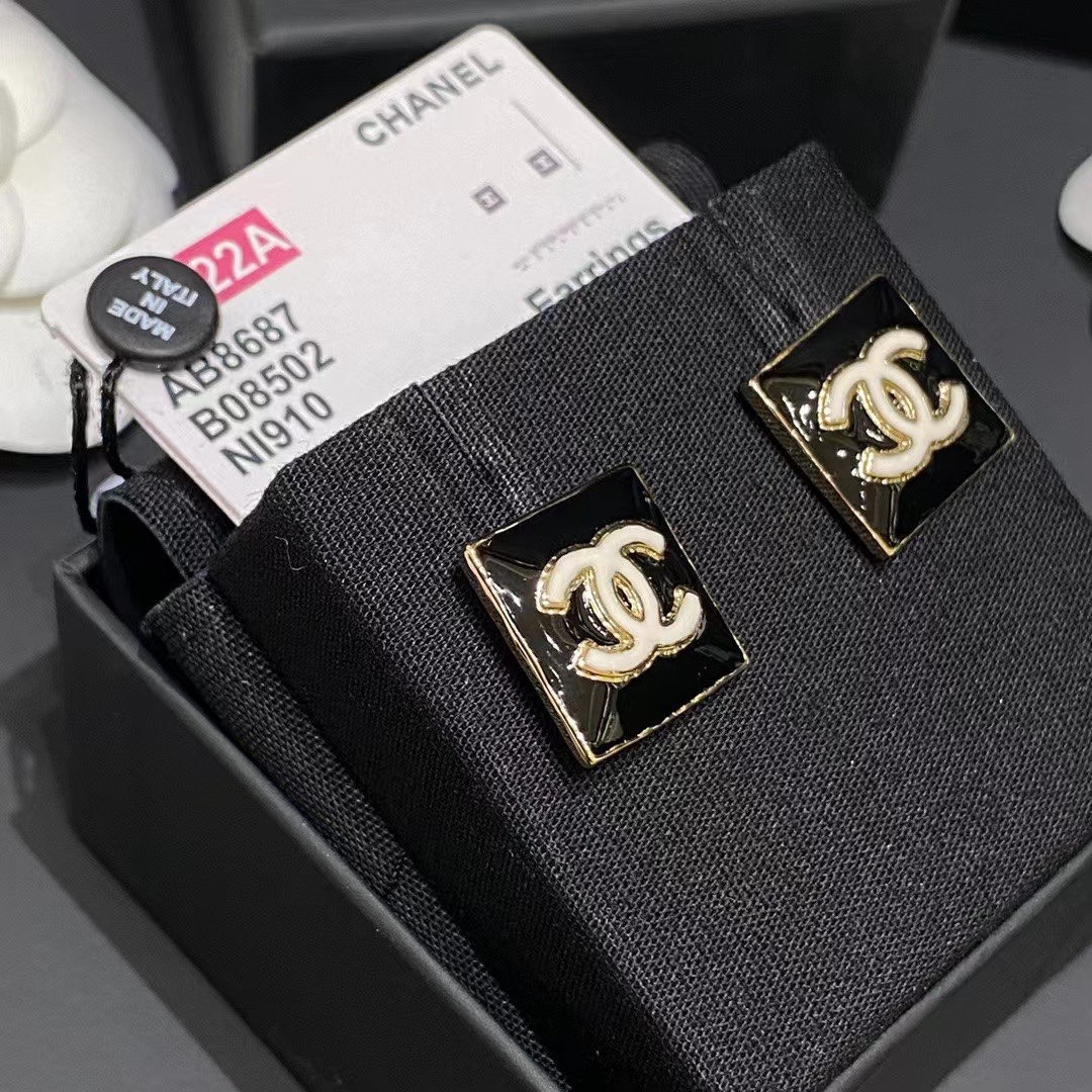 Chanel Chanel 白色方块黑色C//黑方块白C小号正方耳钉