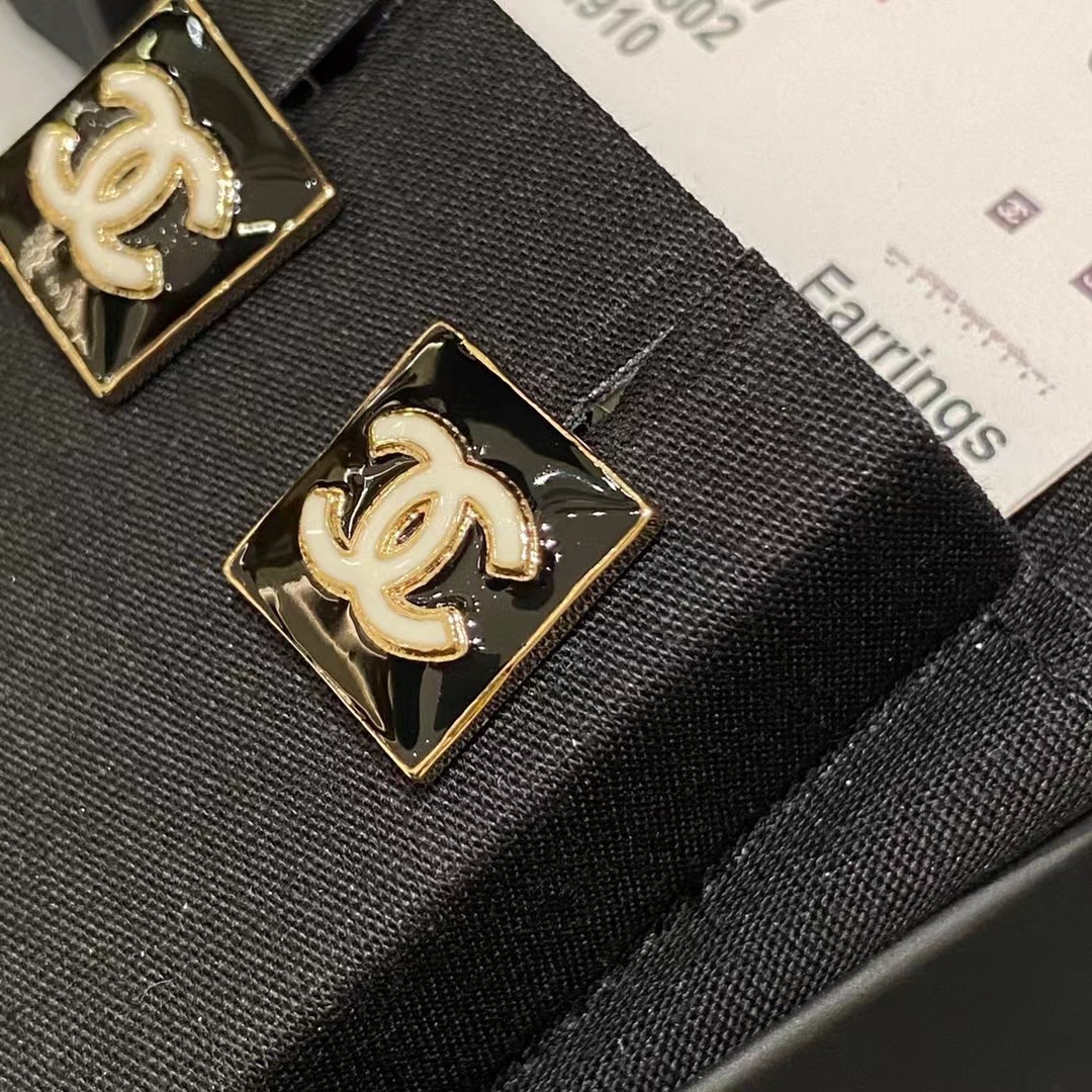 Chanel Chanel 白色方块黑色C//黑方块白C小号正方耳钉