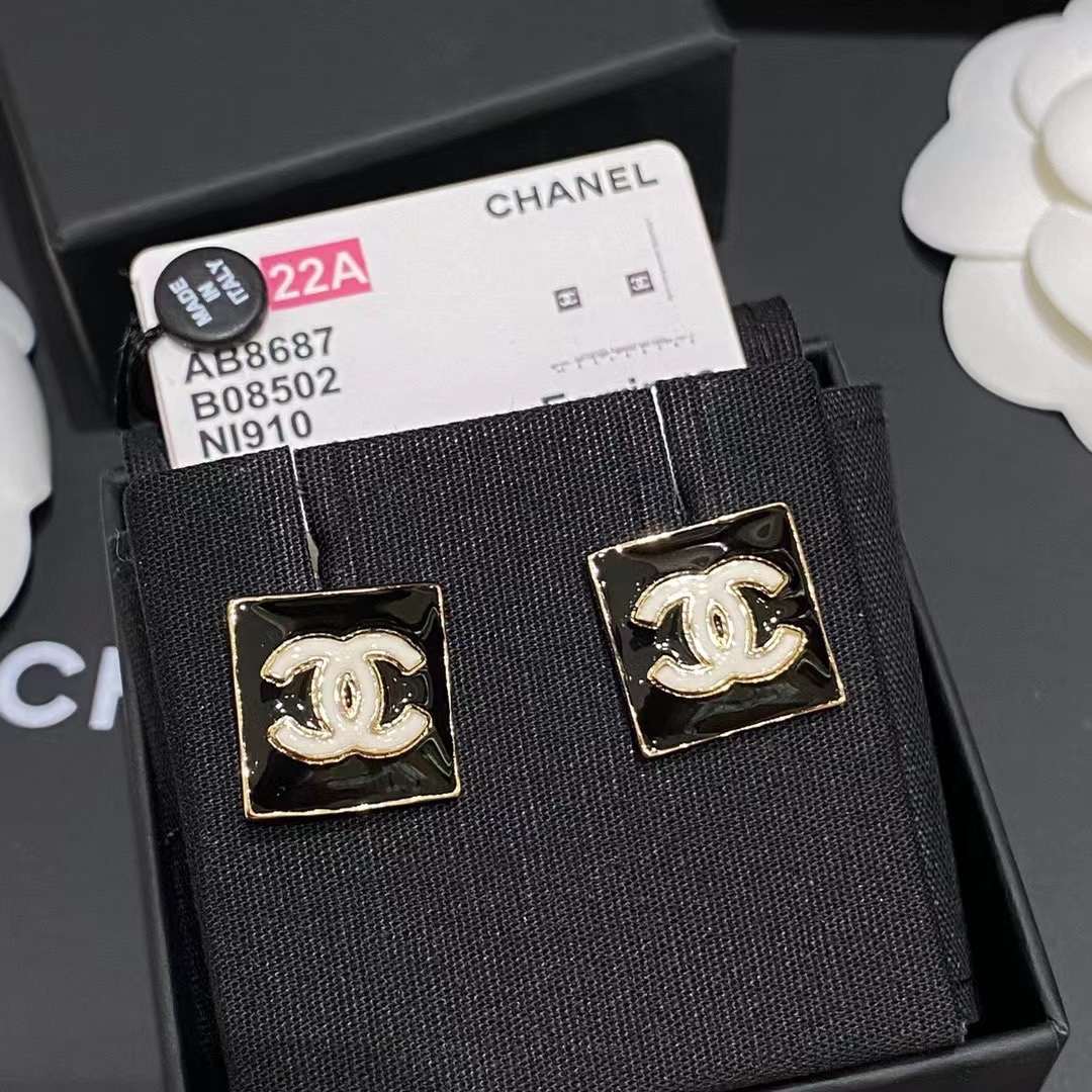 Chanel Chanel 白色方块黑色C//黑方块白C小号正方耳钉