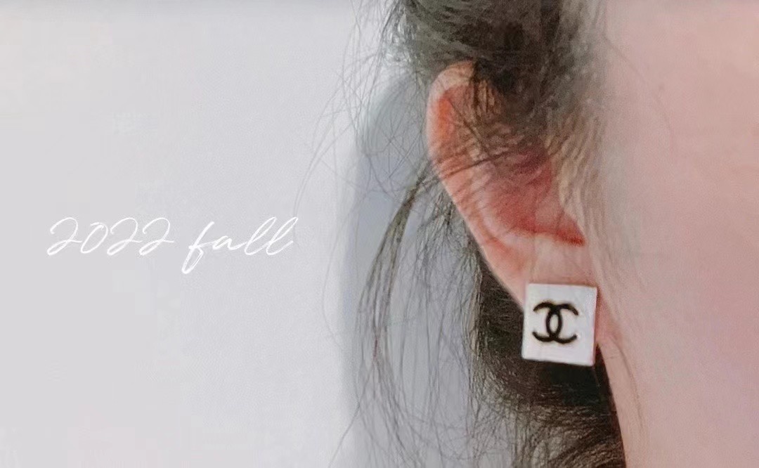 Chanel Chanel 白色方块黑色C//黑方块白C小号正方耳钉