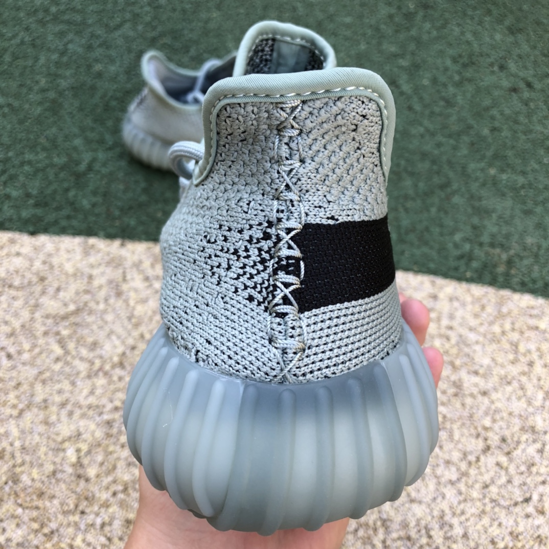 adidas Yeezy Boost 350 V2  hq2060