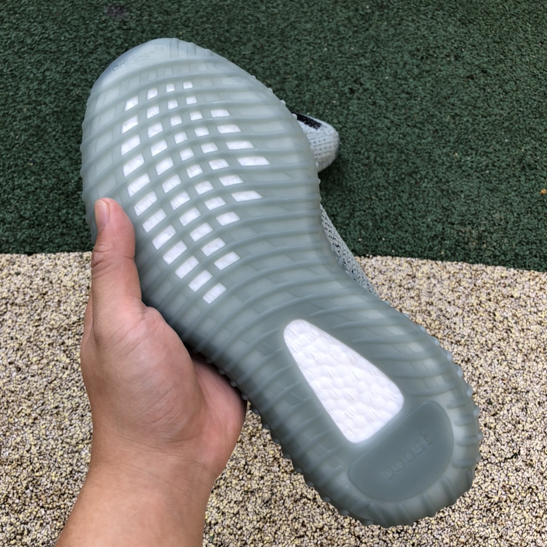 adidas Yeezy Boost 350 V2  hq2060