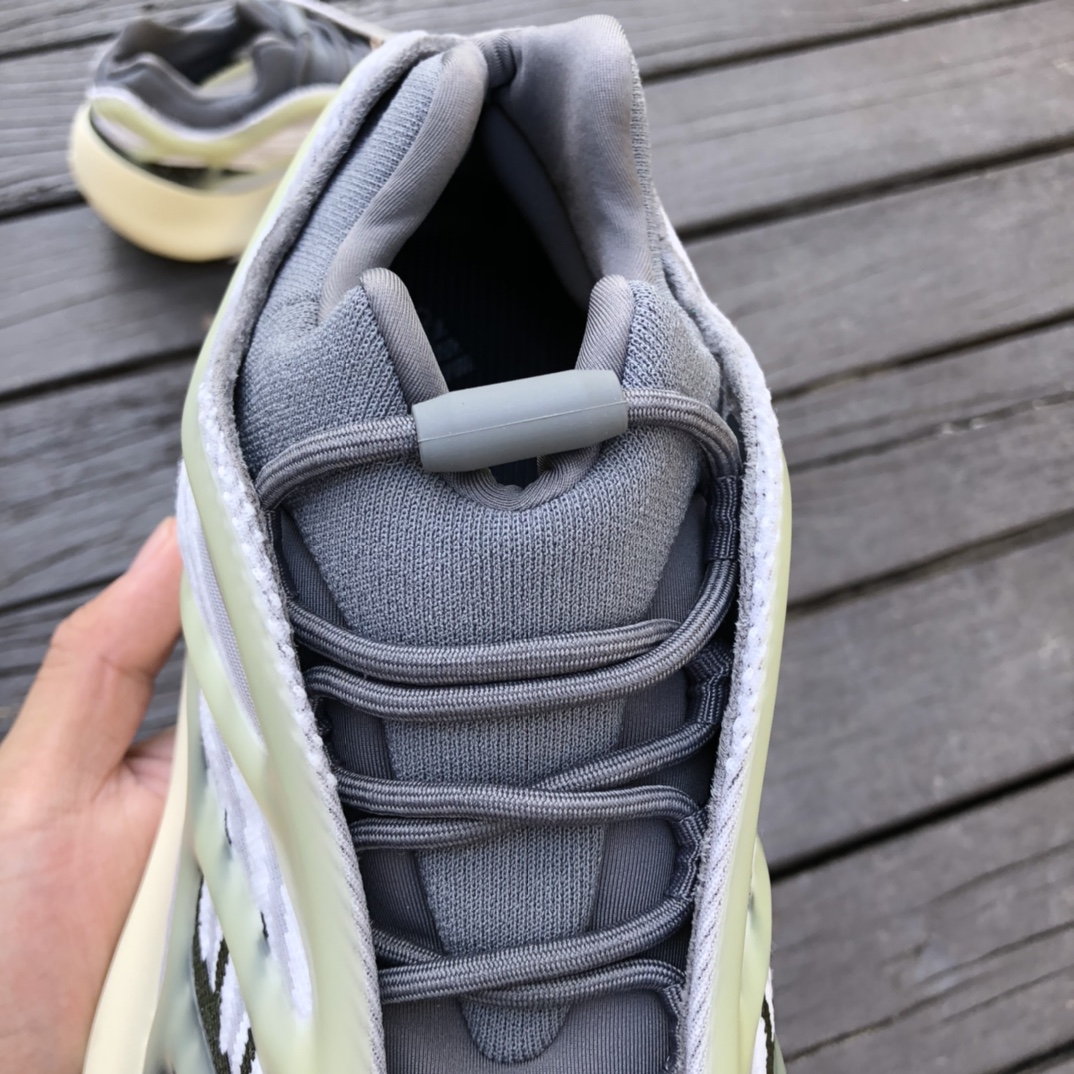 Adidas Yeezy 700 V3 yeezy Running Shoes ID1674