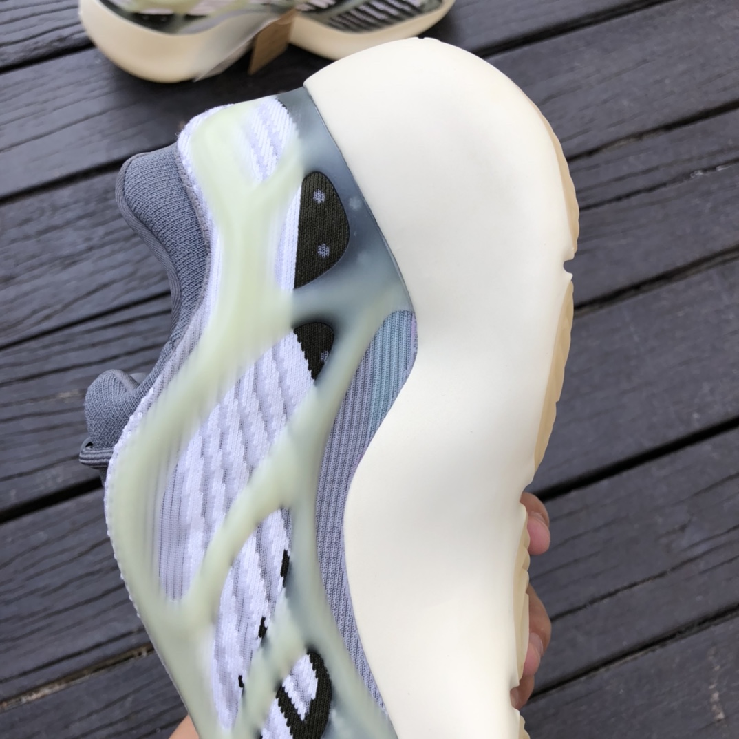 Adidas Yeezy 700 V3 yeezy Running Shoes ID1674