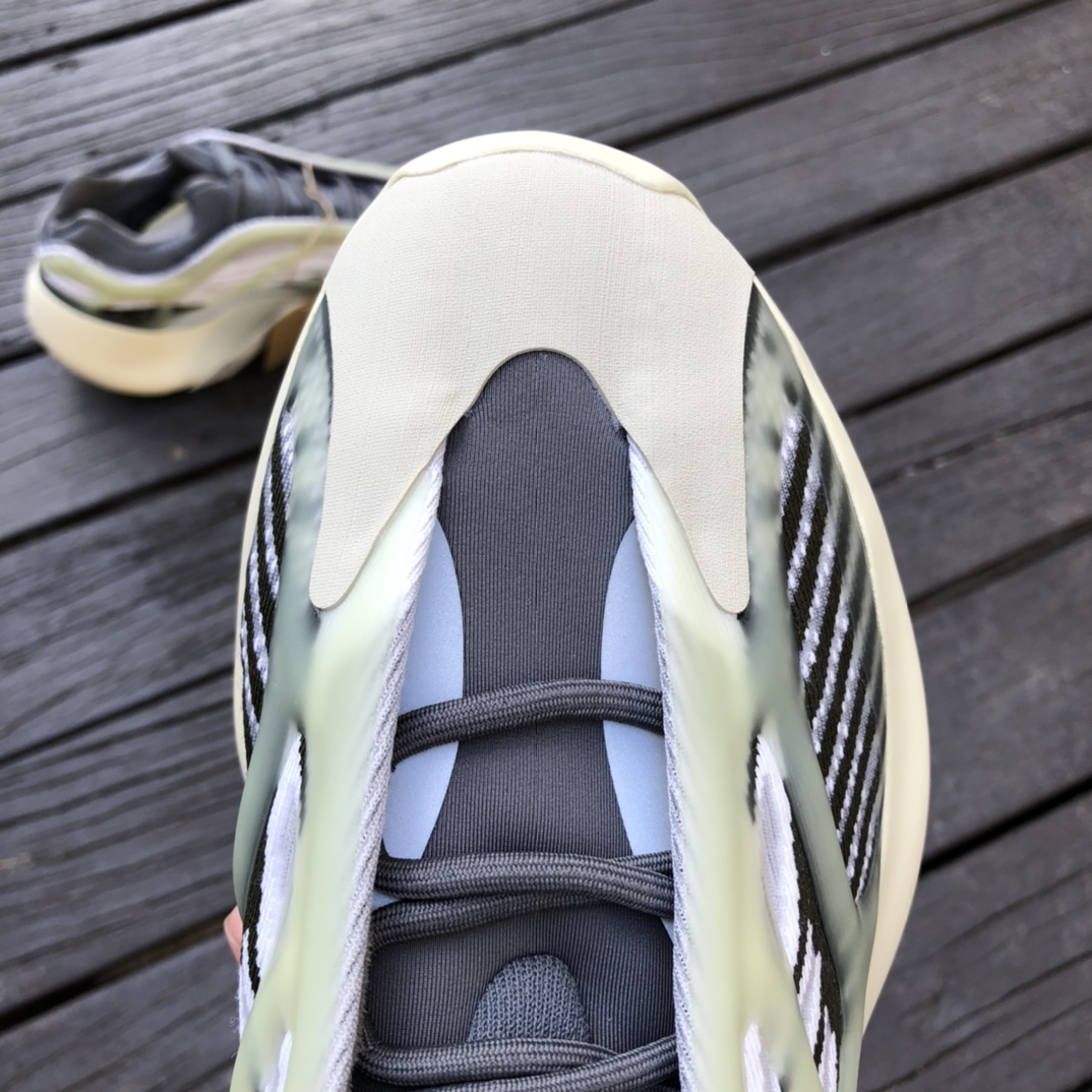 Adidas Yeezy 700 V3 yeezy Running Shoes ID1674