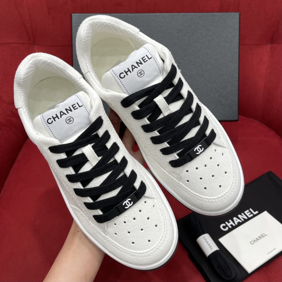 chanel香奈儿   经典的版型搭配深灰色鞋底2022新版熊猫鞋