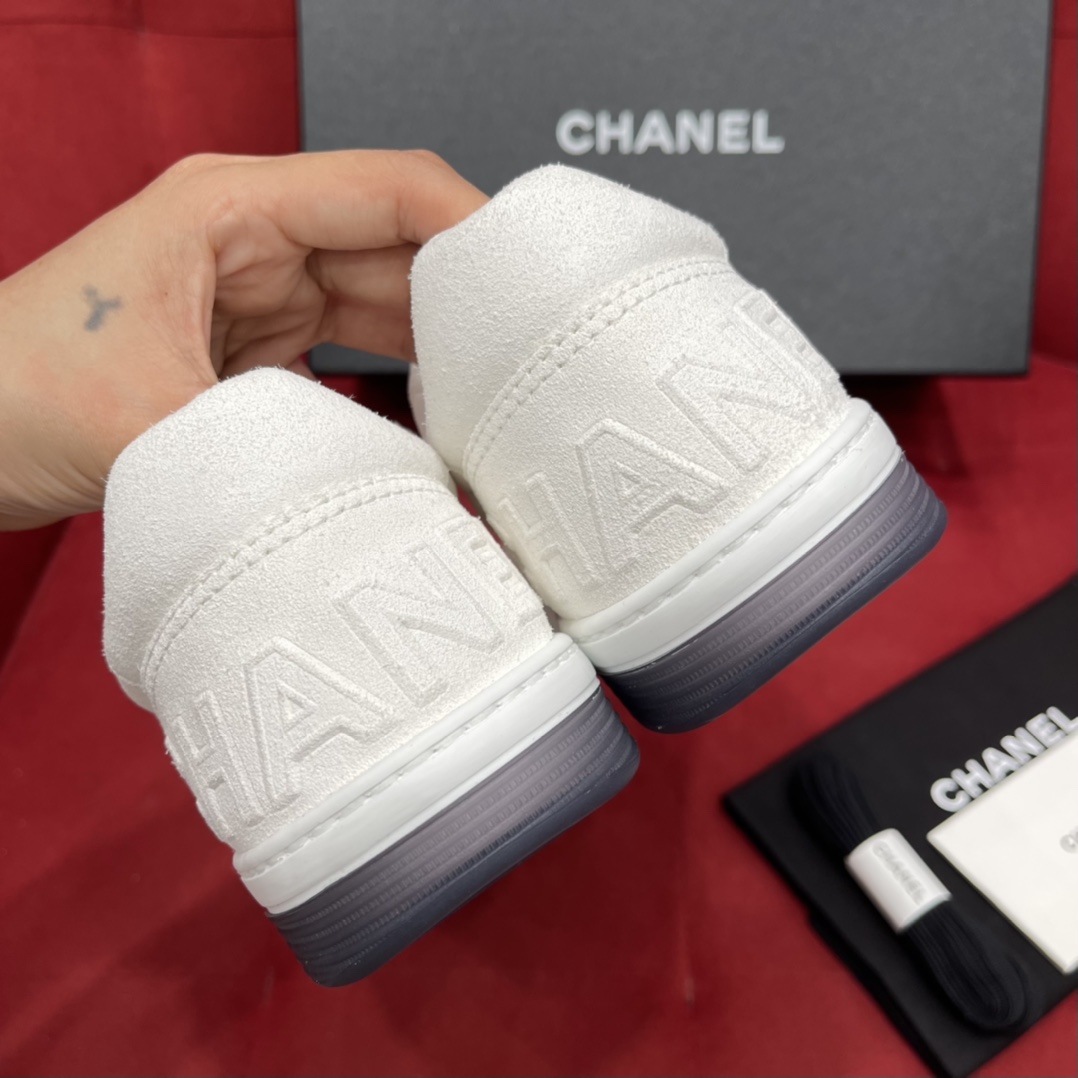 chanel香奈儿   经典的版型搭配深灰色鞋底2022新版熊猫鞋