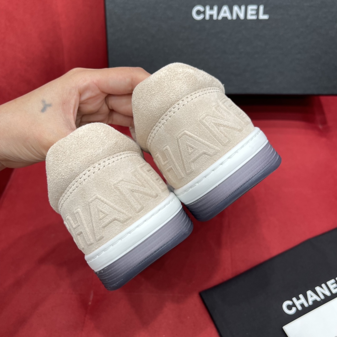 chanel香奈儿   经典的版型搭配深灰色鞋底2022新版熊猫鞋