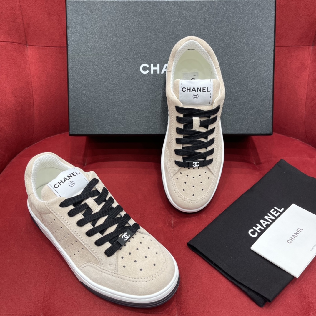 chanel香奈儿   经典的版型搭配深灰色鞋底2022新版熊猫鞋