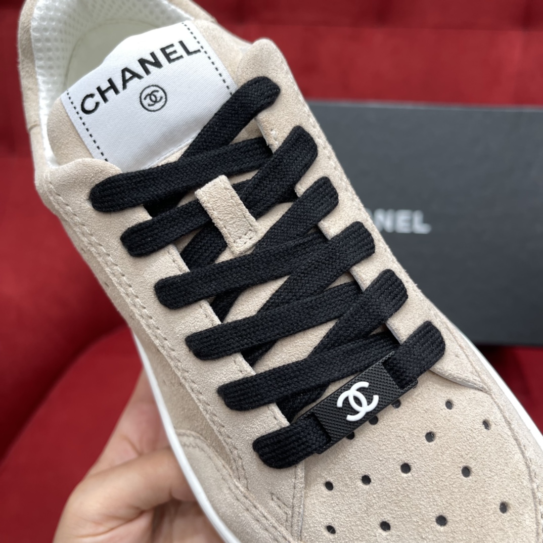 chanel香奈儿   经典的版型搭配深灰色鞋底2022新版熊猫鞋