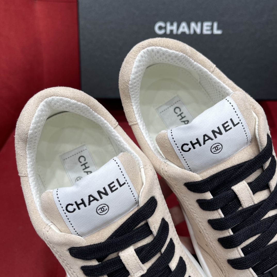 chanel香奈儿   经典的版型搭配深灰色鞋底2022新版熊猫鞋
