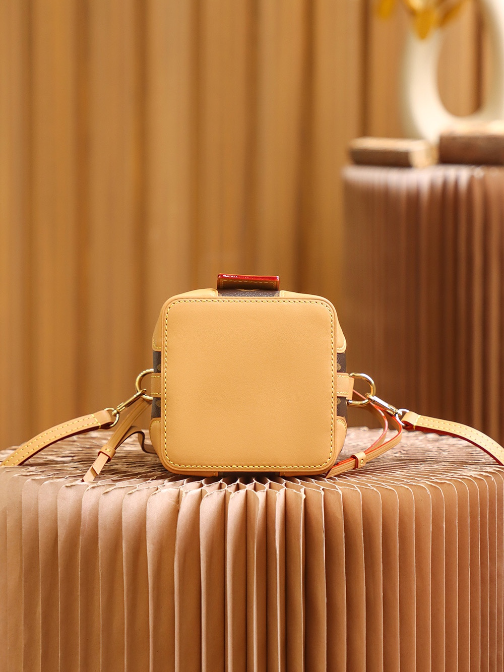 LV M57099 NOÉ PURSE