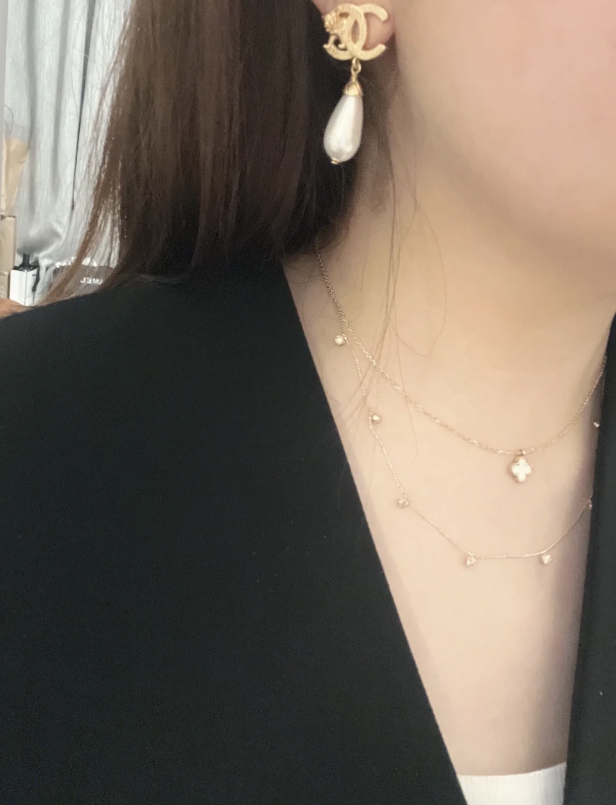 Chanel 高品质细节如图【香双c金狮吊水滴珠耳钉】Z4100