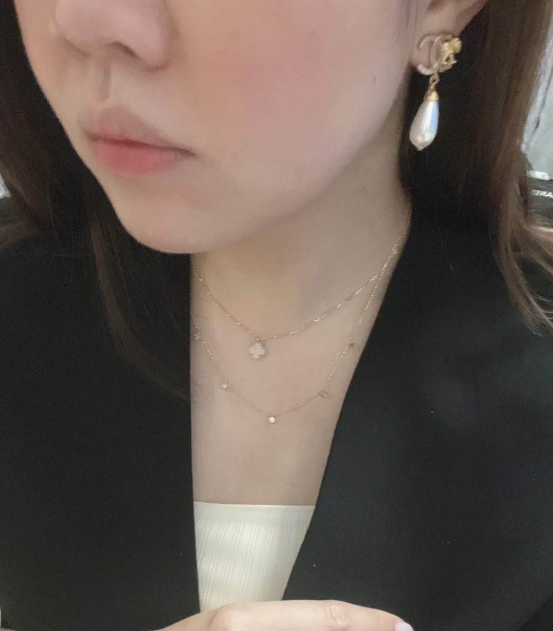 Chanel 高品质细节如图【香双c金狮吊水滴珠耳钉】Z4100