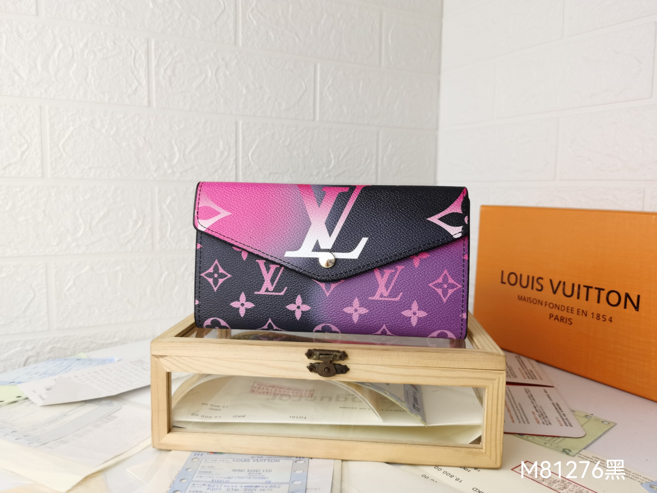 エレガントなモノグラム帆布の新作グラデーションカラー信封財布