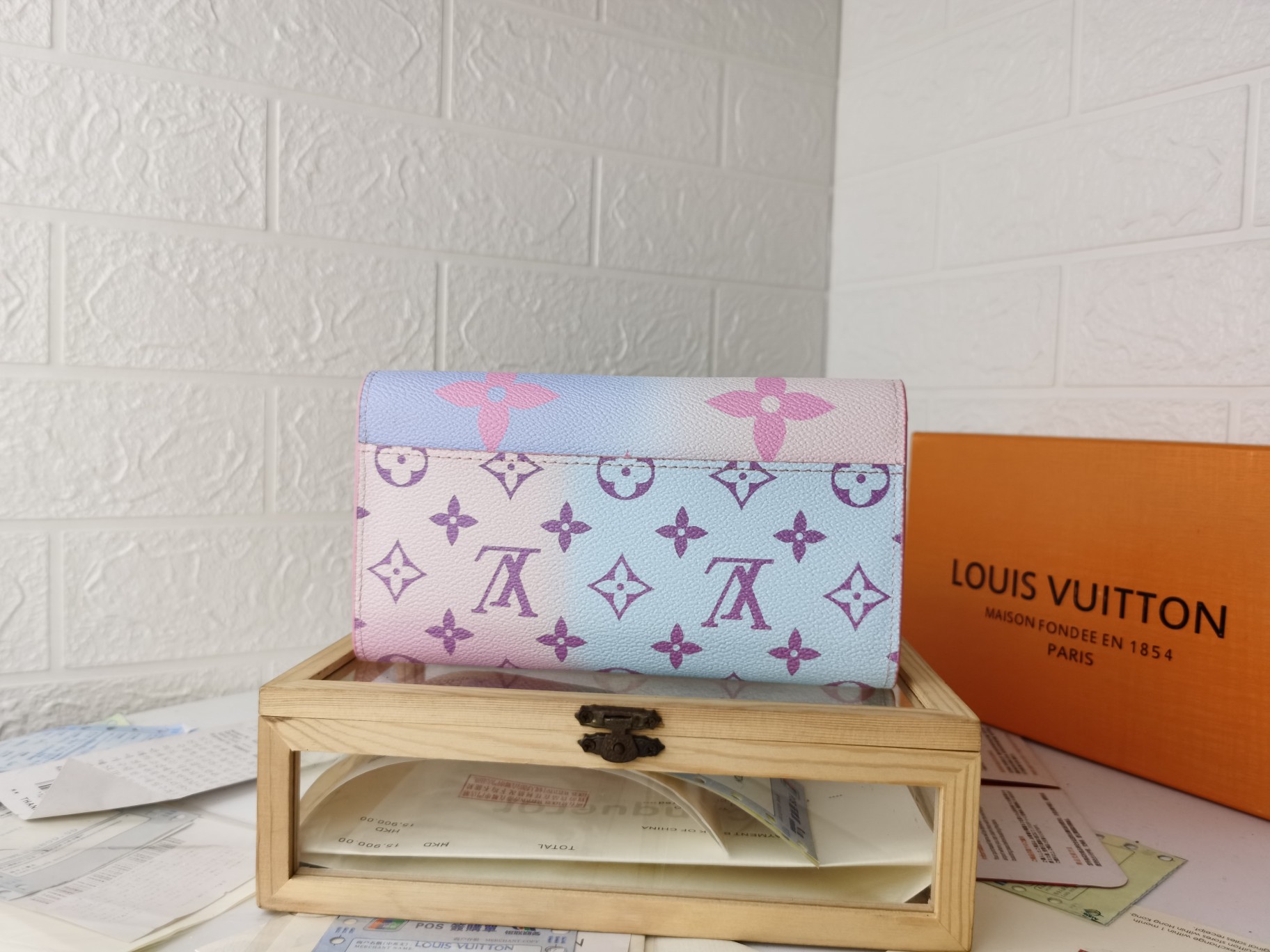 モノグラムキャンバスのエレガントなグラデーション信封財布