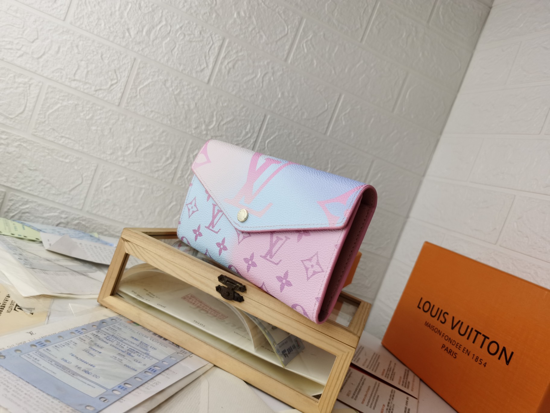 モノグラムキャンバスのエレガントなグラデーション信封財布