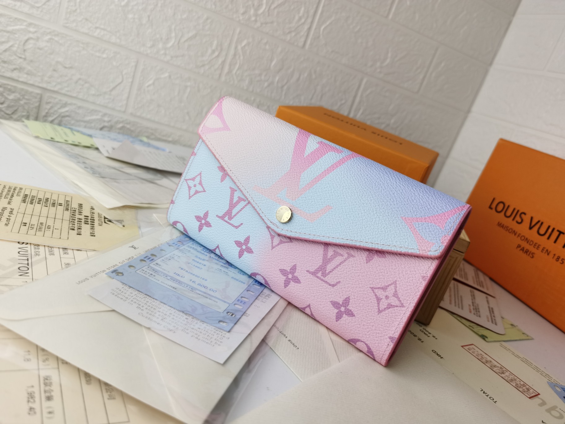 モノグラムキャンバスのエレガントなグラデーション信封財布