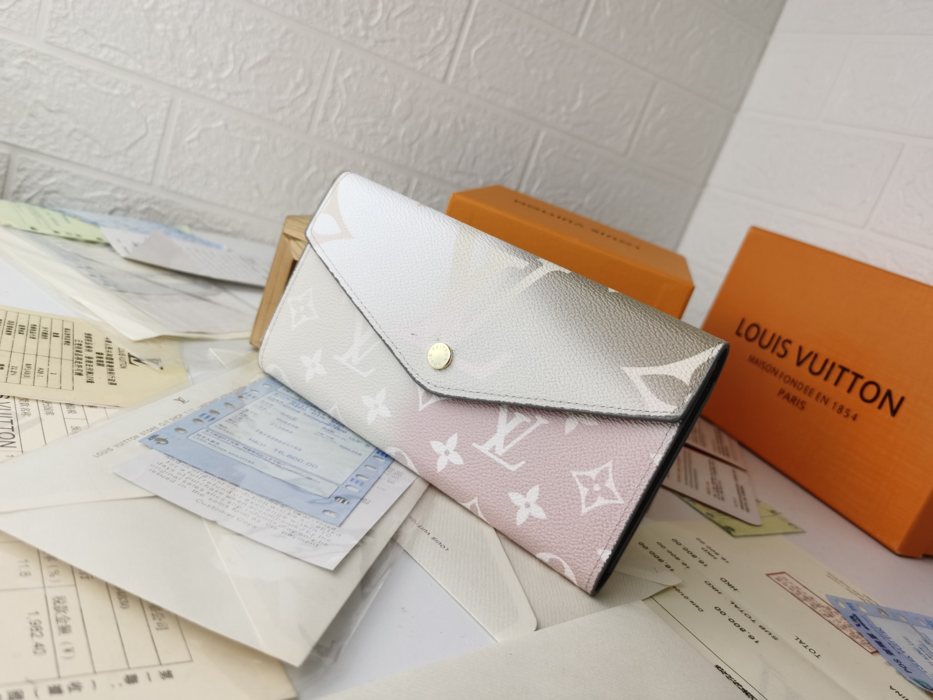 優雅なモノグラム帆布の新作グラデーション信封型財布