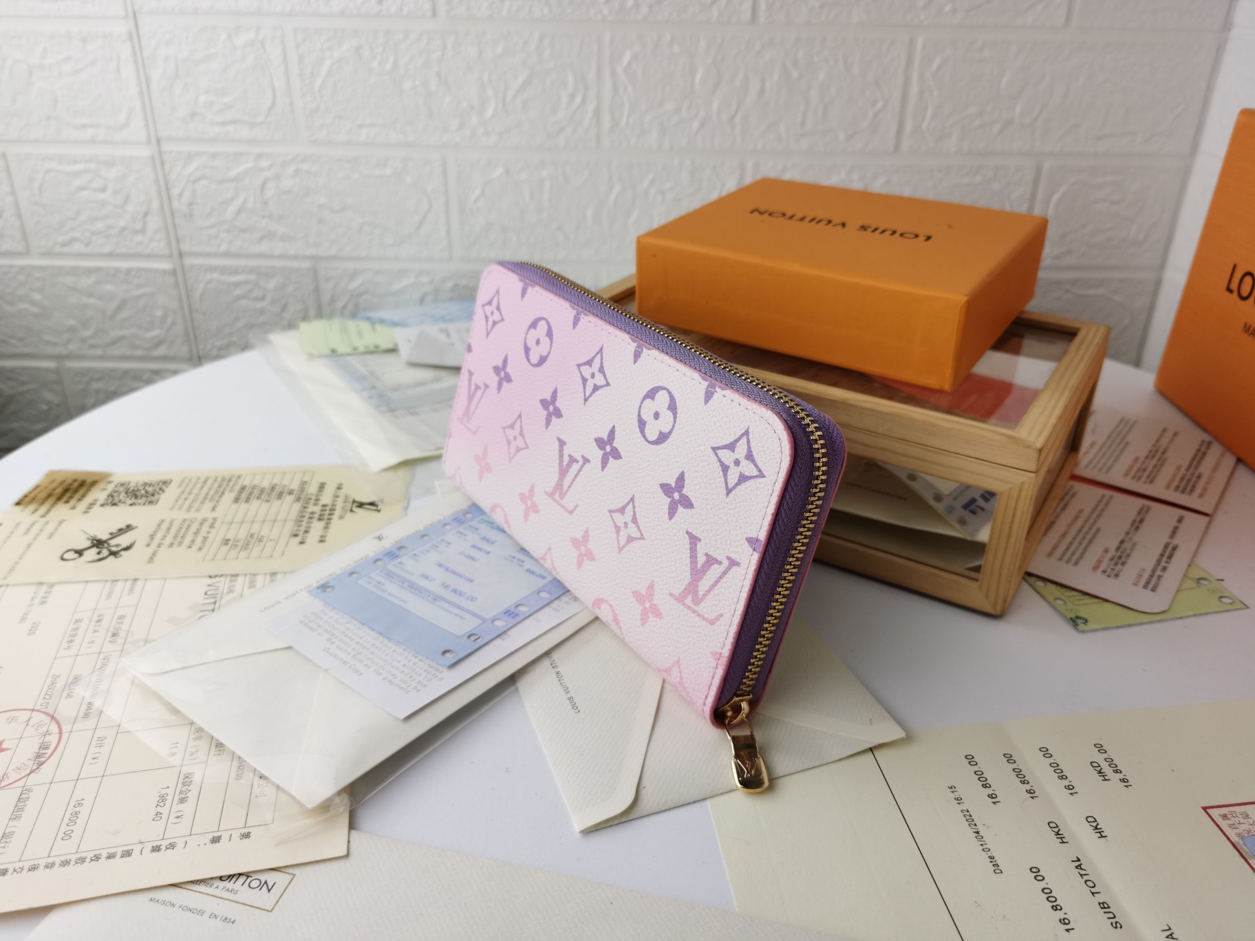 モノグラムラウンドファスナー財布 - エレガントなデザイン