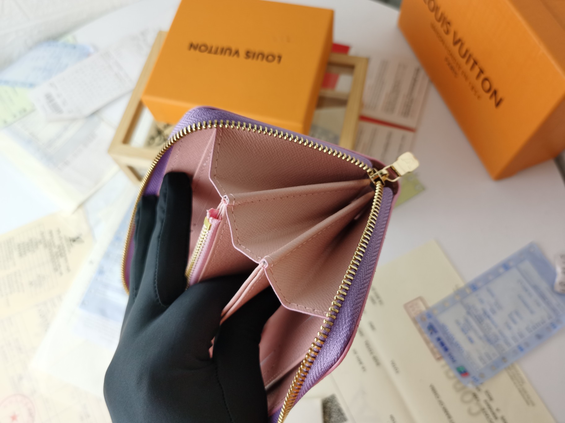 モノグラムラウンドファスナー財布 - エレガントなデザイン