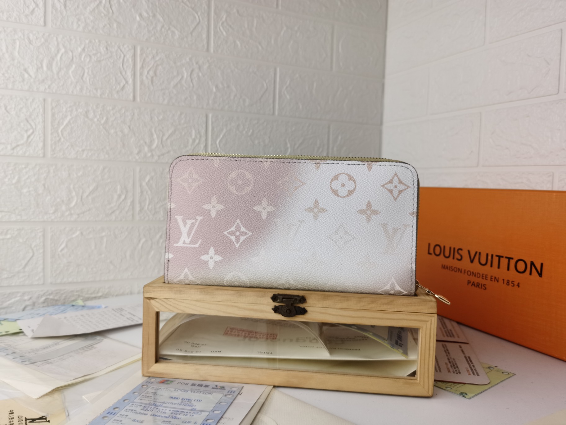 ラグジュアリーなモノグラム帆布のラウンドジップ財布